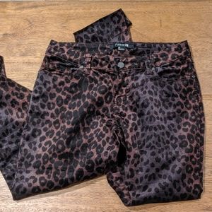 Velvety leopard print pants